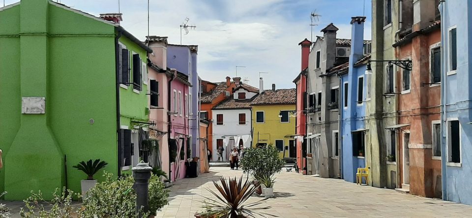 The gems of the lagoon. Torcello Burano Murano - Murano’s glass factory street: what “seeing the process” actually means