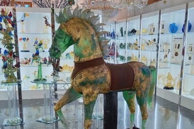 The Glass Experience In Venice Murano Island - The Murano showroom: handmade pieces, real atmosphere, and no-buy rules