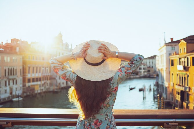 The Grand Canal & Rialto Bridge Private Photo Shoot - The route: from gondolas and canal walls to Ponte di Rialto