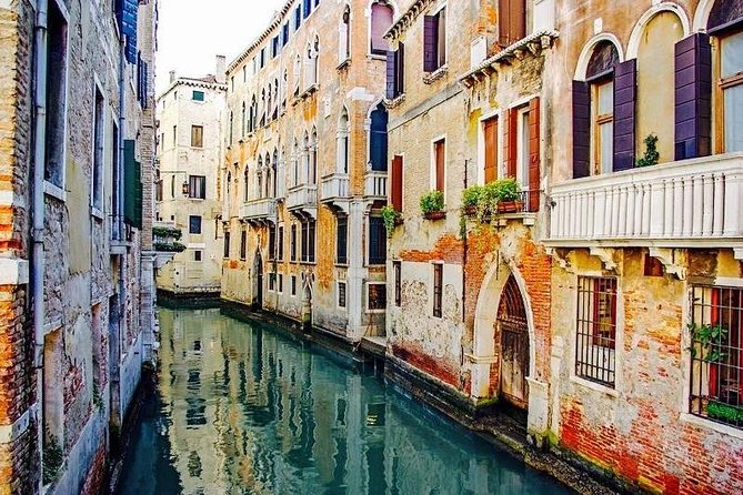 Tour of The Real Hidden Venice - Crossing toward the Jewish Quarter: history that explains the city