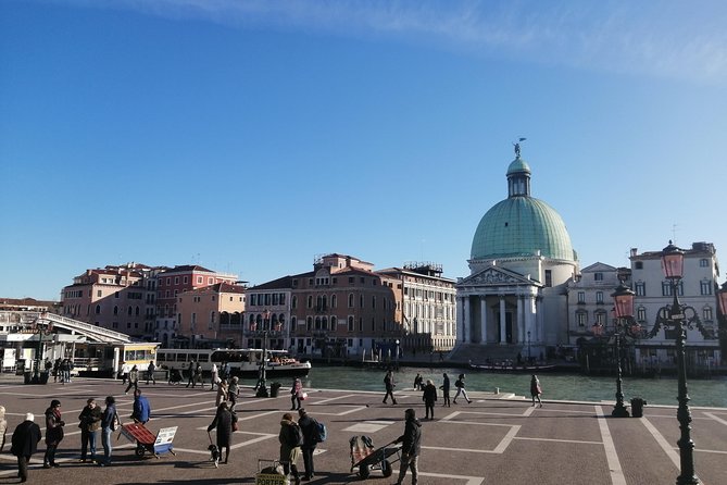 Venetian Cicchetti Street Food and Sightseeing Walking Tour - Bacari stops: how cicchetti turns into a Venice neighborhood experience