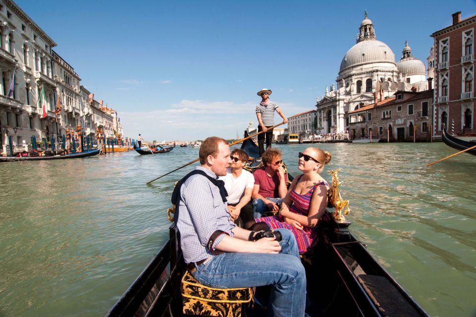 Venetian Private Sandolo tour - What a Sandolo Boat Is (and Why It Feels Different Than a Gondola)