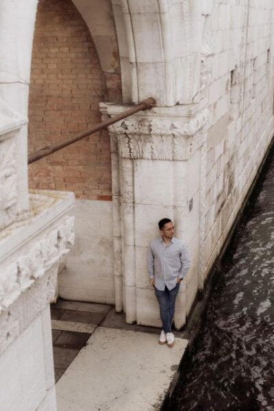 Venezia: servizio fotografico privato - Meeting outside Caffè Florian: easy to find, easy to finish