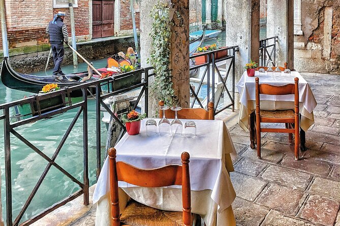 Venezia Walking Tour with Audio and Written Guide by a Local - Bovolo Staircase and Piazza San Marco: pay for interiors, but enjoy the edges