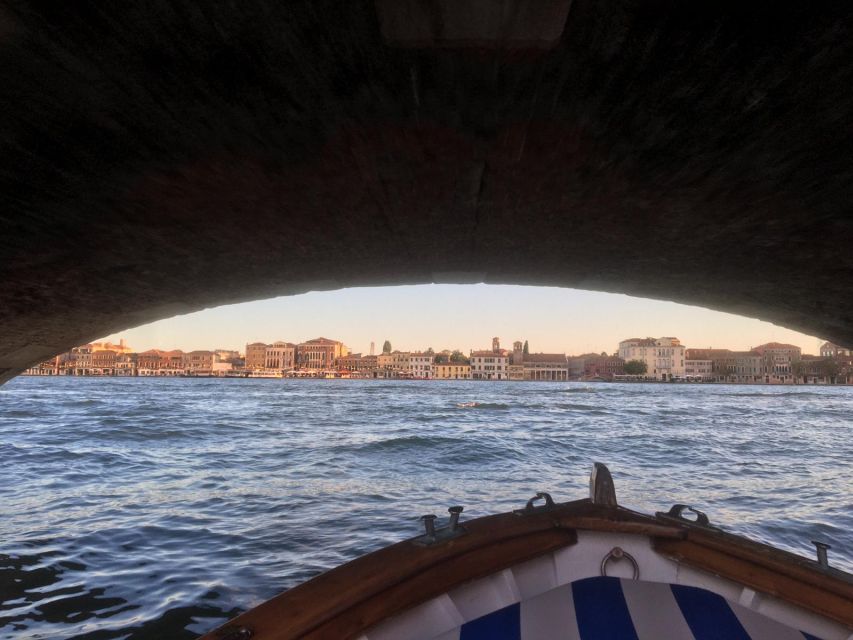 Venezia:Tour con aperitivo al tramonto - Key things you’ll notice right away