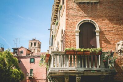 Venice: 1.5-Hour Wandering Around the City - Meeting St. Mark’s Square: Finding the TURIVE Kiosk