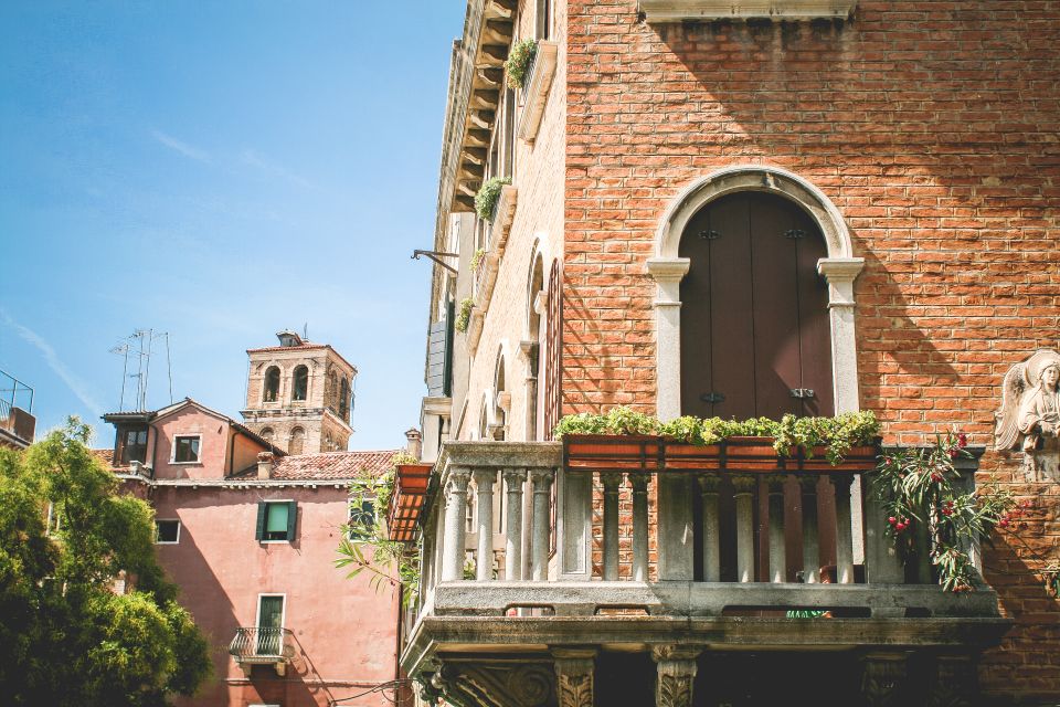 Venice: 1.5-Hour Wandering Around the City - Meeting St. Mark’s Square: Finding the TURIVE Kiosk