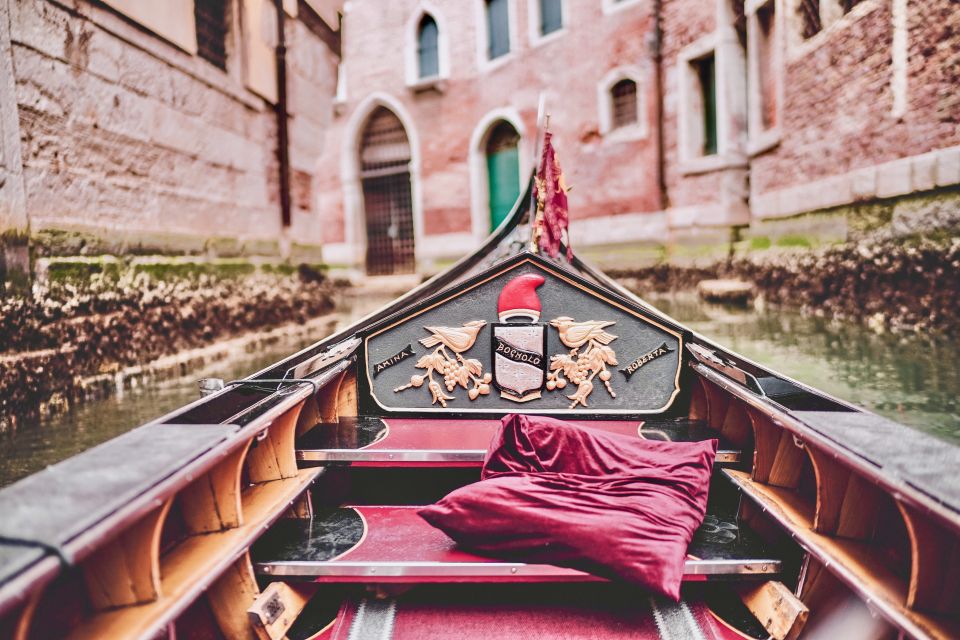 Venice: 30 min Gondola Ride on the Grand Canal with Guide - What you actually see from the water: Grand Canal icons and quiet side canals