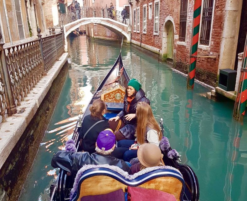 Venice: 30 min Gondola Ride on the Grand Canal with Guide - Timing rules and practical realities (that you’ll feel immediately)