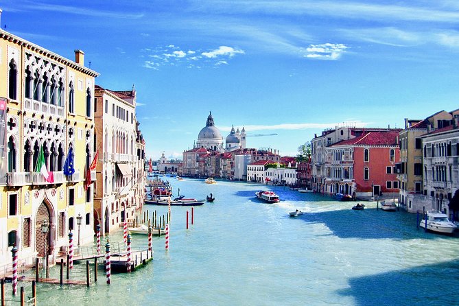 Venice: 30 min private Gondola Ride with Guide - Santa Maria della Salute, Peggy Guggenheim, and more: art and power along the canal