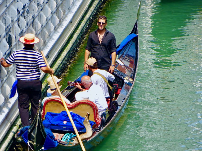 Venice: 30-Minute Gondola Ride on Grand Canal with Serenade - Where you start and how the route moves