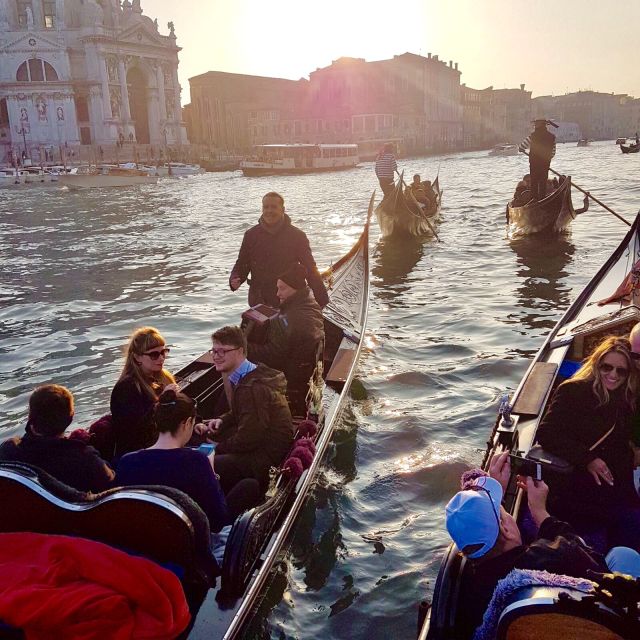 Venice: 30-Minute Gondola Ride on Grand Canal with Serenade - How long it really feels: 30 minutes vs real-world timing
