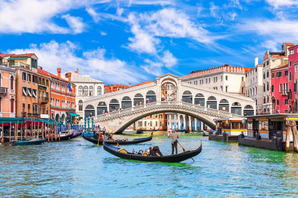 Venice: 30 minutes Enchanting Gondola Ride - Getting on the water at Bacino Orseolo (and why location matters)