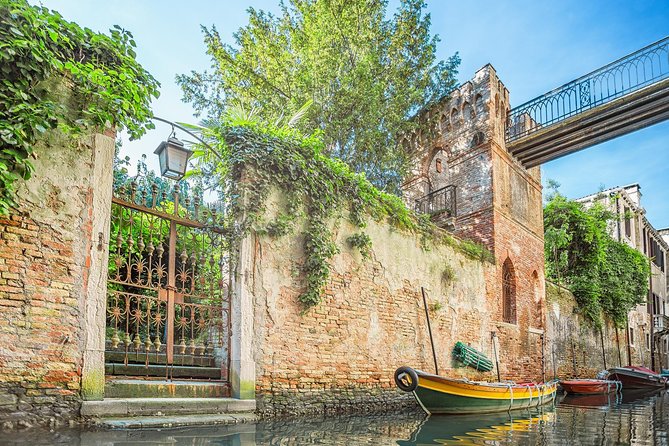 Venice: 60' Quick Kayak Tour with guide - How the guide changes what you notice