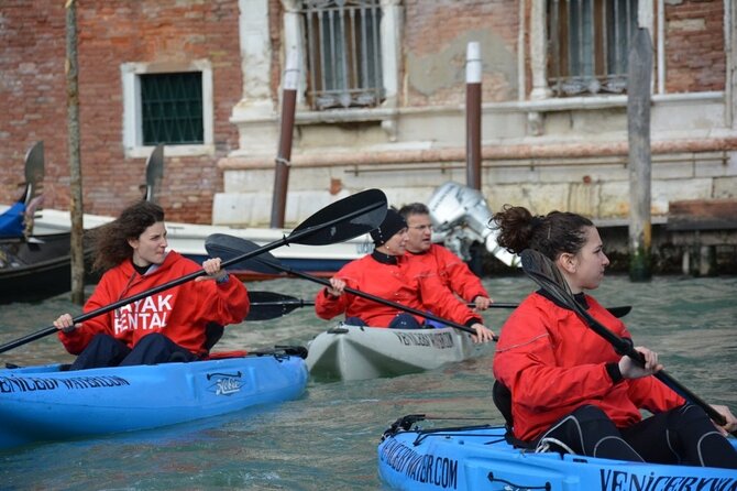 Venice: 60' Quick Kayak Tour with guide - The 60-minute route: Cannaregio start and canal-to-lagoon feel