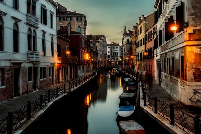Venice at Sunset: Crimes, Legends and Mysteries - Ponte di Rialto: classic landmark, after-dark storytelling energy