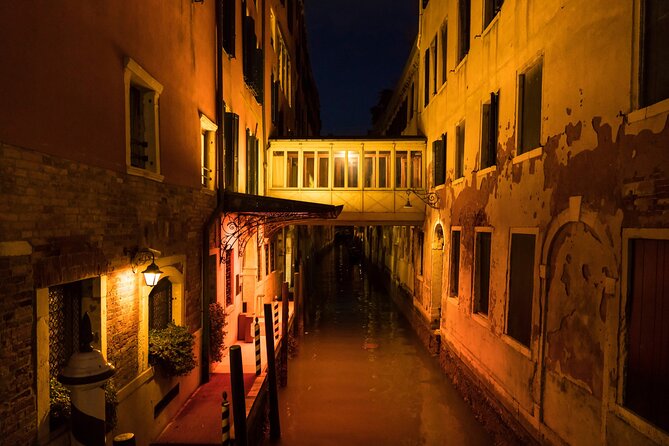 Venice at Sunset: Crimes, Legends and Mysteries - Corte Seconda del Milion: where the stories hinge on secrecy