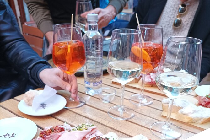 Venice Bacaro Food Tour: Eat and Drink like a Venetian - Calle de la Bissa and mozzarella in carrozza: comfort food, Venetian-style