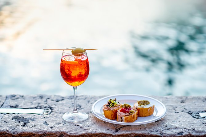 Venice Bacaro Food Tour: Eat and Drink like a Venetian - Calle de la Testa and ombra di vino: the cicchetti warm-up
