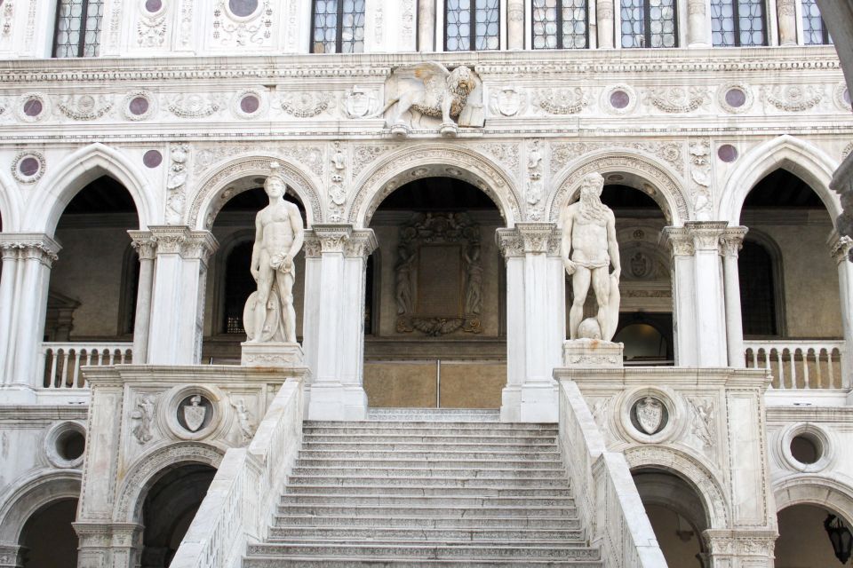 Venice: Basilica+ Doge's Palace+ Lagoon Islands-Guided Tour - Doge’s Palace: power, art, the Bridge of Sighs, and Piombi prisons