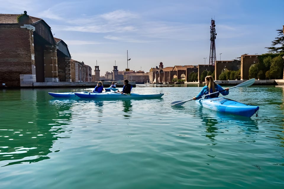 Venice Beginner's Kayak Tour in the Medieval Arsenal - Inside the rowing club lesson: what you learn as a first-time kayaker