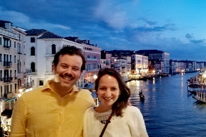 Venice by Night: Highlights & Hidden Gems Tour - Libreria Acqua Alta and Ponte dei Colafelzi: A Quiet Canal Moment