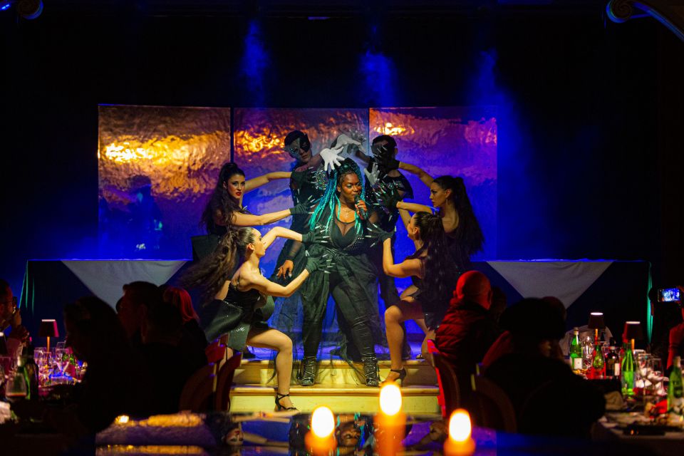 Venice: Cabaret Dinner Show - Arrival: Welcome Drink, Cloakroom Help, and Getting Seated