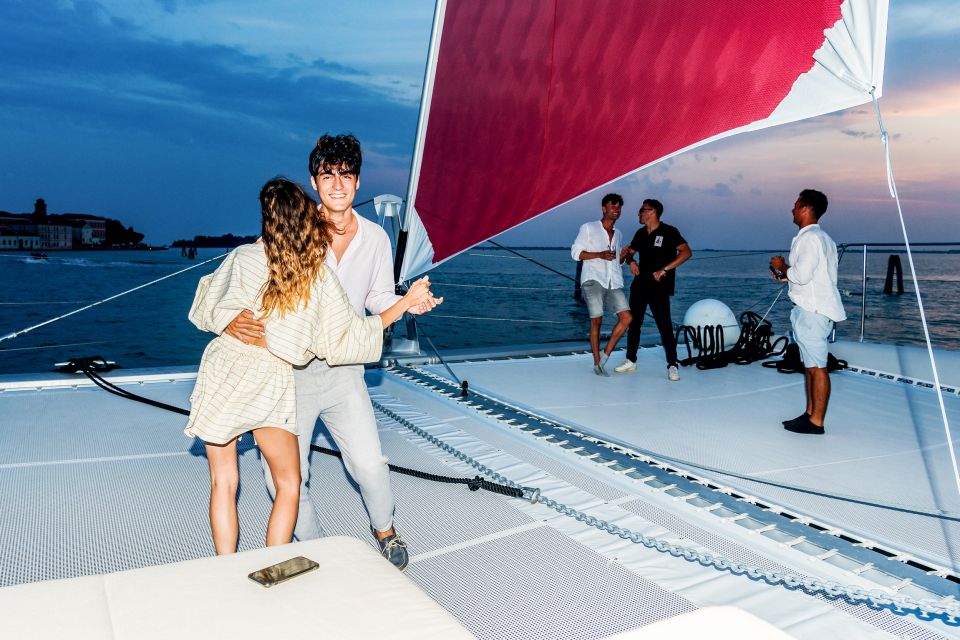 Venice: Catamaran Sunset Jazz Cruise with Aperitivo - Meeting at Riva dei Sette Martiri and finding the big red sails