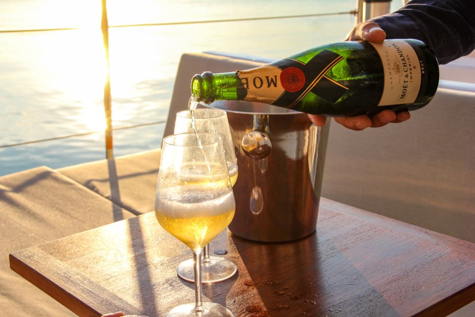 Venice: Catamaran Sunset Jazz Cruise with Aperitivo - Live jazz with sax: bossa to standards (and the mood between sets)