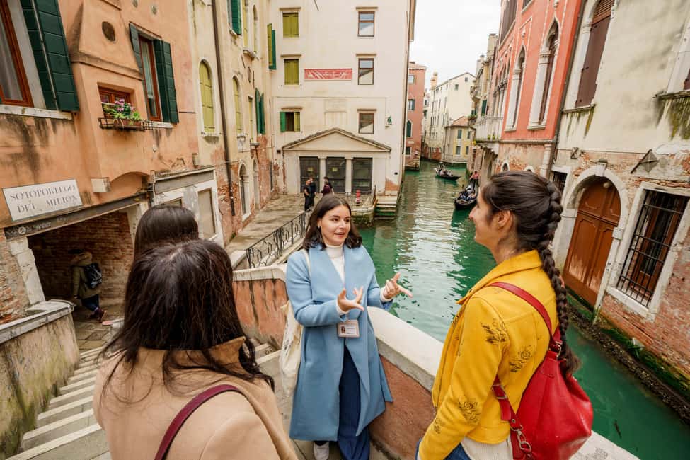 Venice: Cicchetti, Spritz, and Wine Tour in Ghetto Ebraico - Jewish Ghetto lanes: why this walk feels different at night