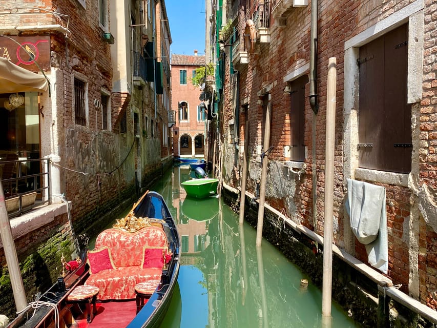 Venice: Cicchetti Street Food and Sightseeing Walking Tour - Meeting at Campo San Bartolomio: Finding the Group Fast