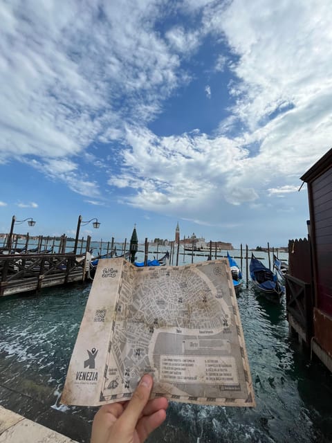 Venice City Escape: "Hunting for L'Omo dal Capelon" - The Route Experience: Riddles, Short Stops, and Reading in Narrow Streets