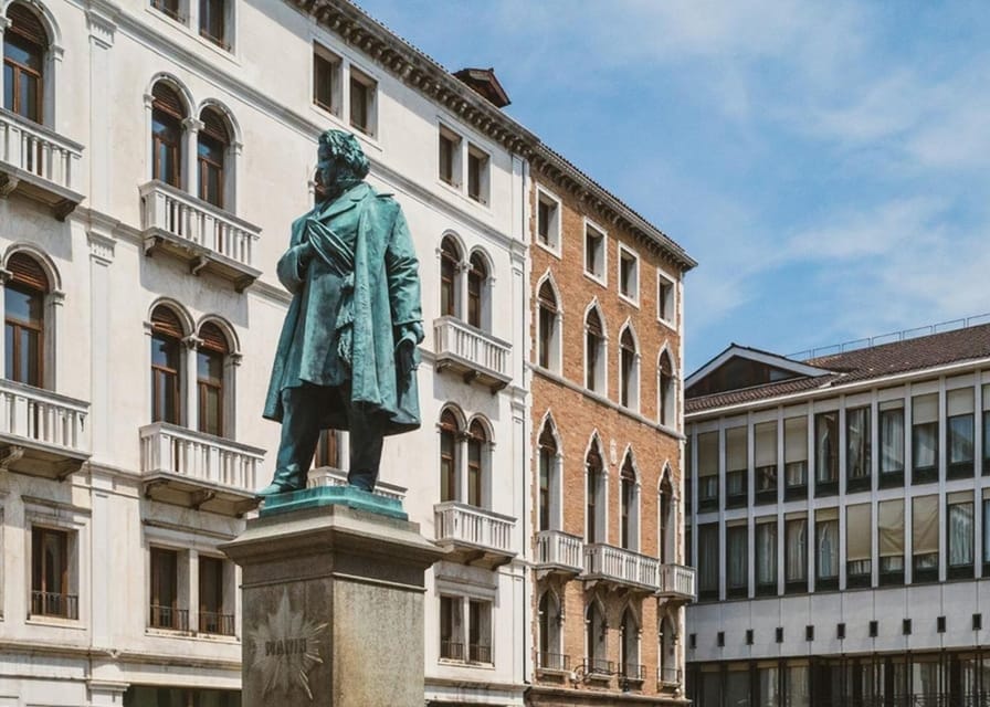 Venice: City Highlights and Hidden Gems Walking Tour - Campo Manin: A Square That Helps You Breathe