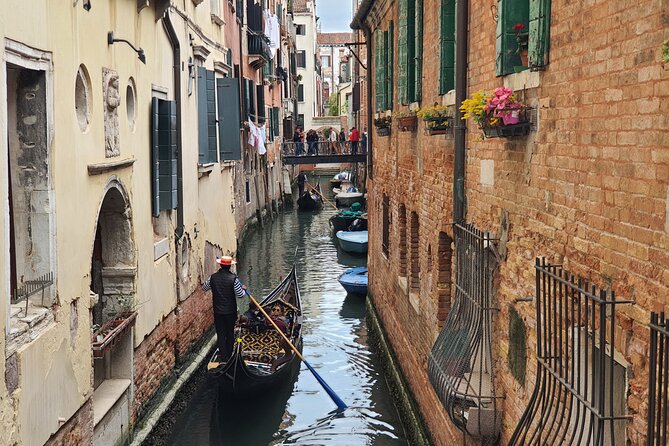 Venice City Highlights Guided Tour for Kids & Families - Santa Maria Formosa: church architecture outside, stories inside the context