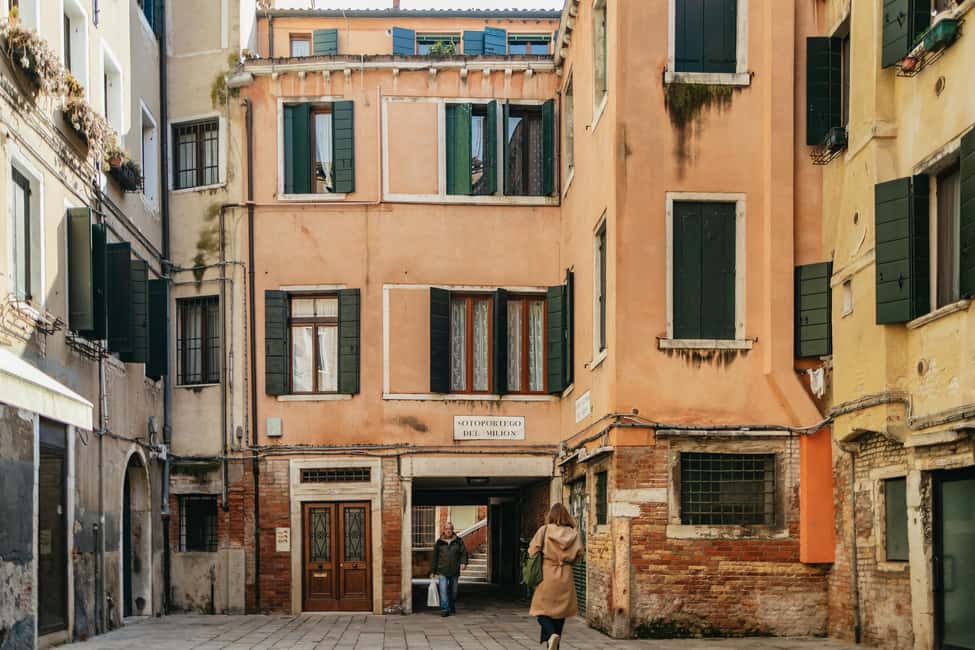 Venice: City Highlights Tour with St Mark's and Gondola Ride - Key highlights to look for
