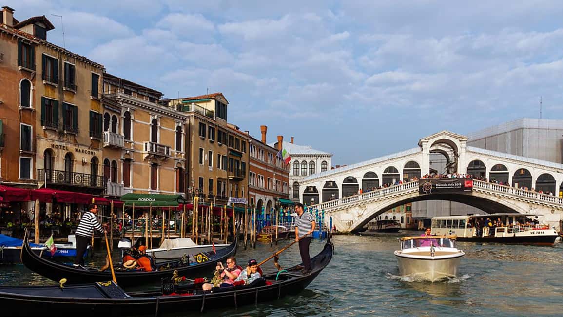 Venice: City Highlights Tour with St Mark's and Gondola Ride - Rialto Bridge and the Marco Polo link in Cannaregio
