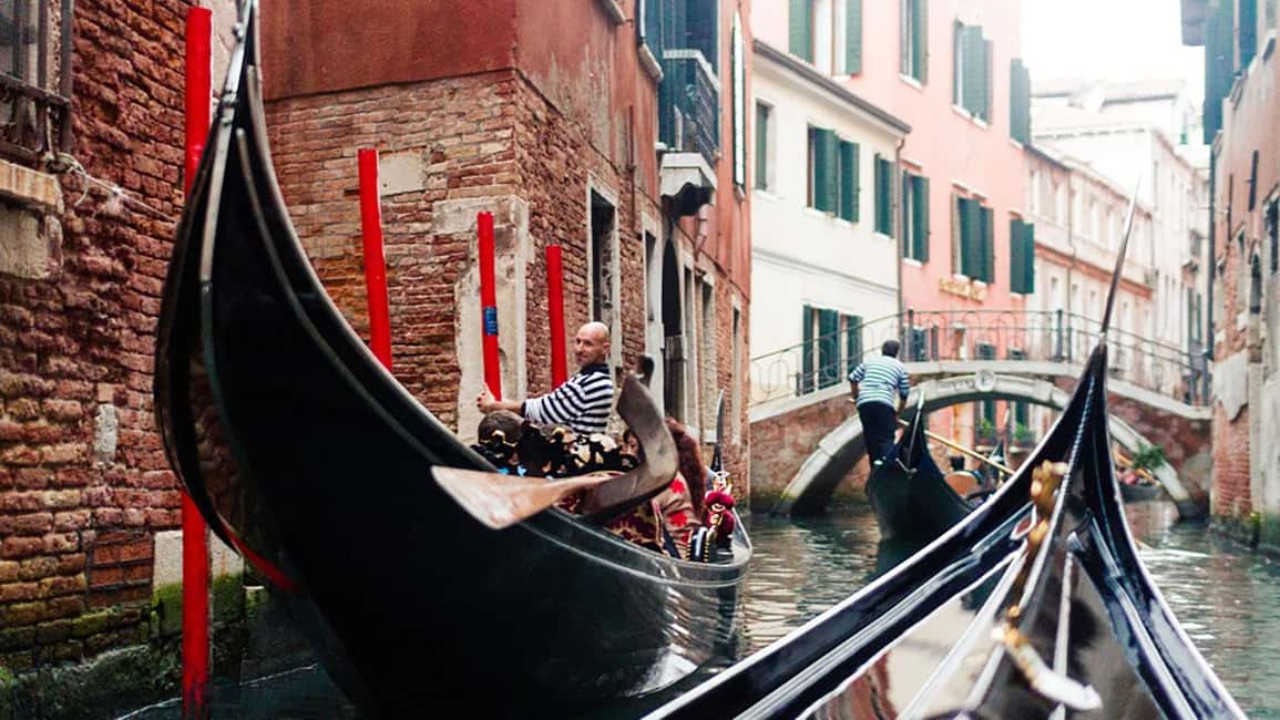 Venice: City Highlights Tour with St Mark's and Gondola Ride - Santa Maria dei Miracoli and Campo San Giovanni e Paolo’s statues