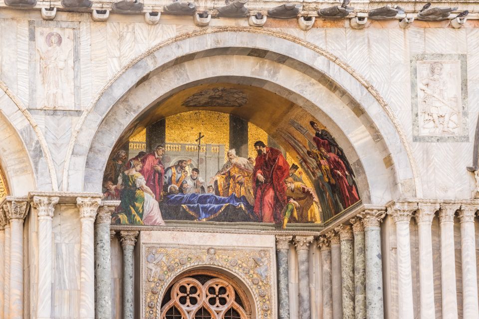 Venice: City Tour & Skip the Line for St. Mark's Basilica - Santi Giovanni e Paolo: Visiting the Pantheon of Venice