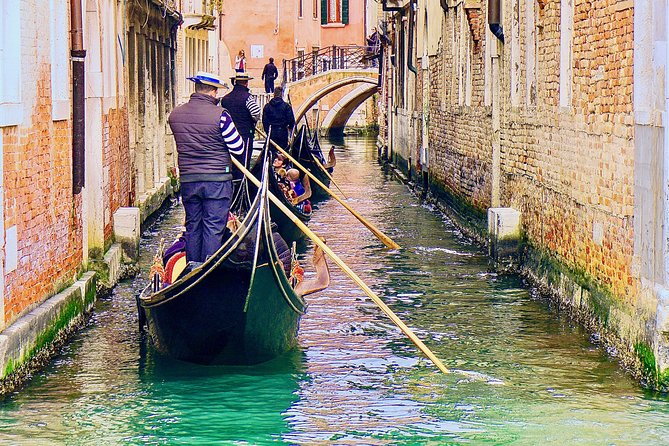 Venice: Classic 30-Minute Gondola Ride Through the Canals - Getting there without losing your mind near St Mark’s