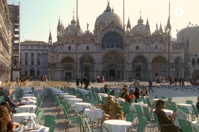 Venice Commissario Brunetti and Donna Leon: Walk His Beat - Back to Cannaregio: investigation talk in a neighborhood pub