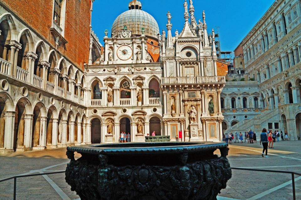Venice: Doge’s Palace and Basilica Roman Empire Guided Tour - The Optional Gondola Experience on the Grand Canal