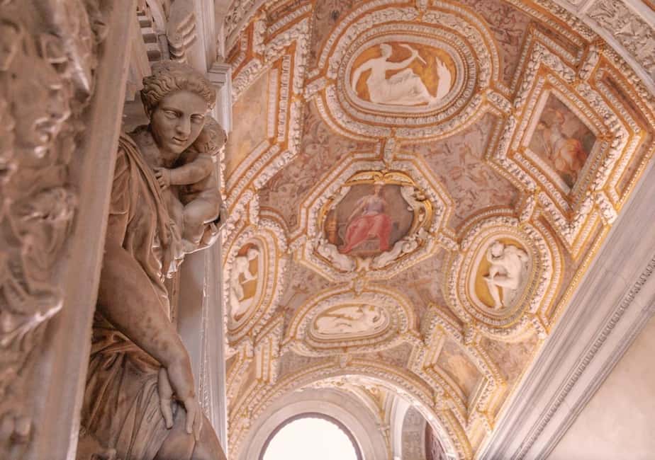 Venice: Doge's Palace and St Mark's Tour with Gondola Ride - Murano & Burano upgrade: if you want the glass and lace story too