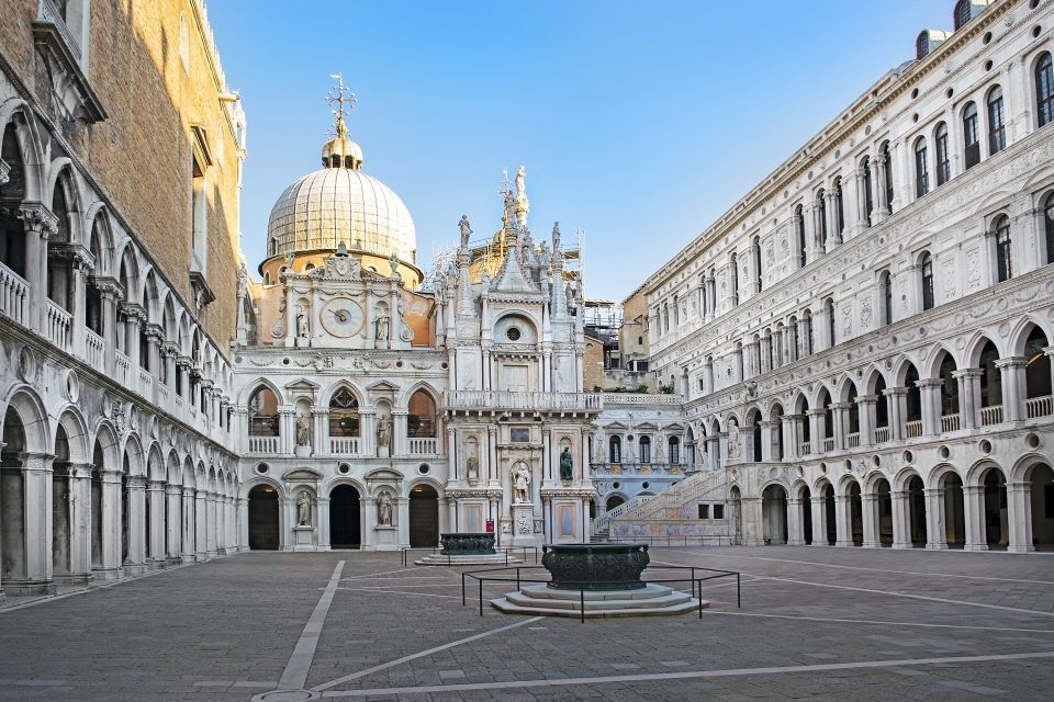 Venice: Doge's Palace & Bridge of Sighs Small Group Tour - Colonna di San Todaro to Doge’s Palace: Gothic Power Up Close