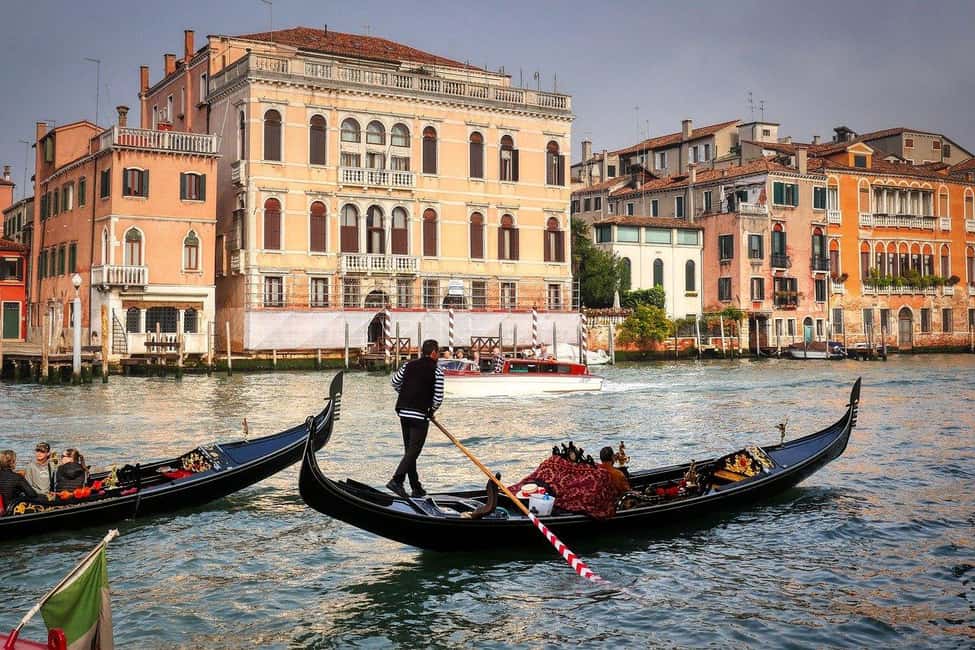 Venice: Doge's Palace Guided Tour with Optional Gondola Ride - St. Mark’s Square: the best warm-up for Doge’s Palace