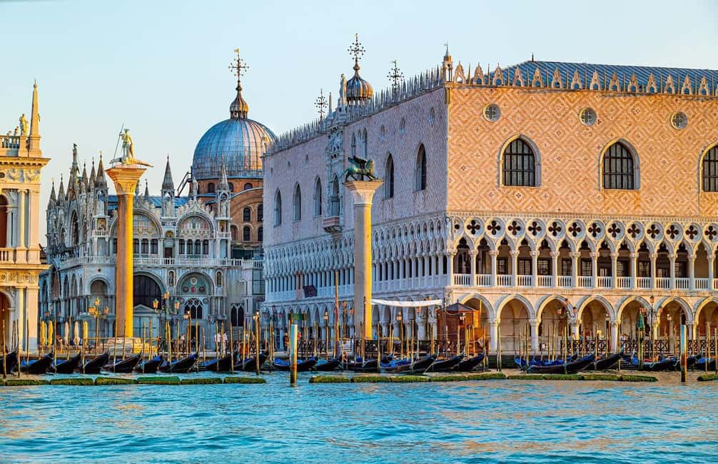 Venice: Doge's Palace Guided Tour with Optional Gondola Ride - Bridge of Sighs and the New Prison: where the atmosphere changes fast