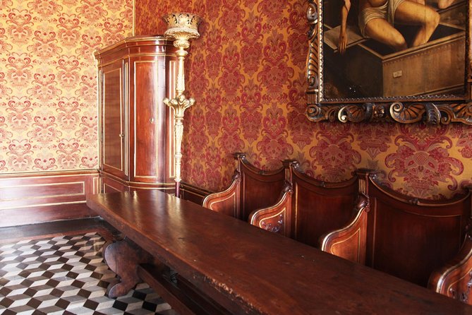 Venice: Doge’s Palace Prisons & Secret Itineraries Guided Tour - Piombi Prison and the palace attic: the darker side most tours skip