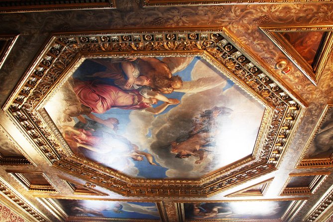 Venice: Doge’s Palace Prisons & Secret Itineraries Guided Tour - Small group size: why 24 people matters in a maze