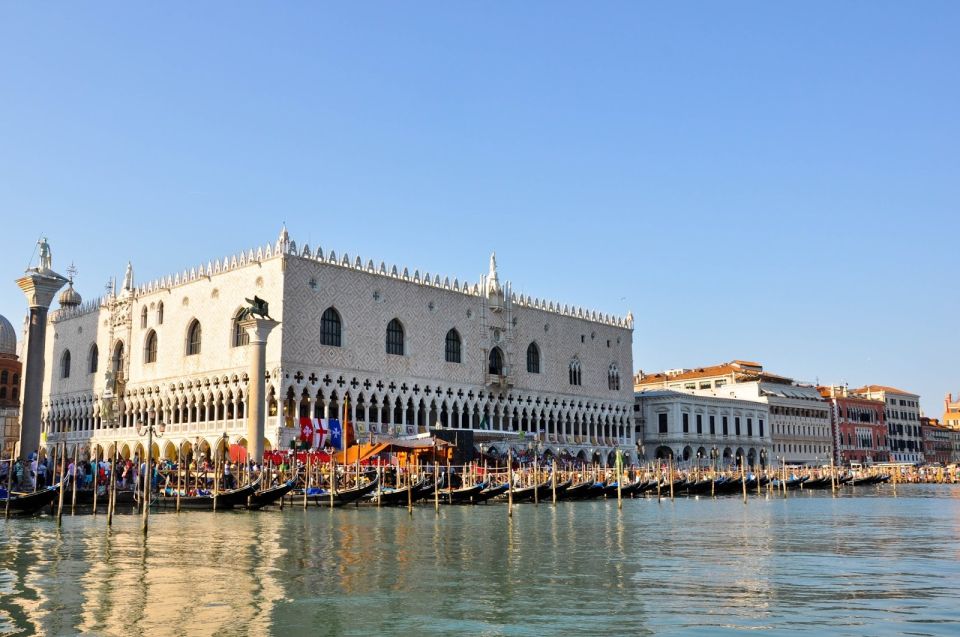 Venice: Doge's Palace Skip-the-Line Guided Tour - The Bridge of Sighs, From the Inside: A Photo Stop With Real Meaning