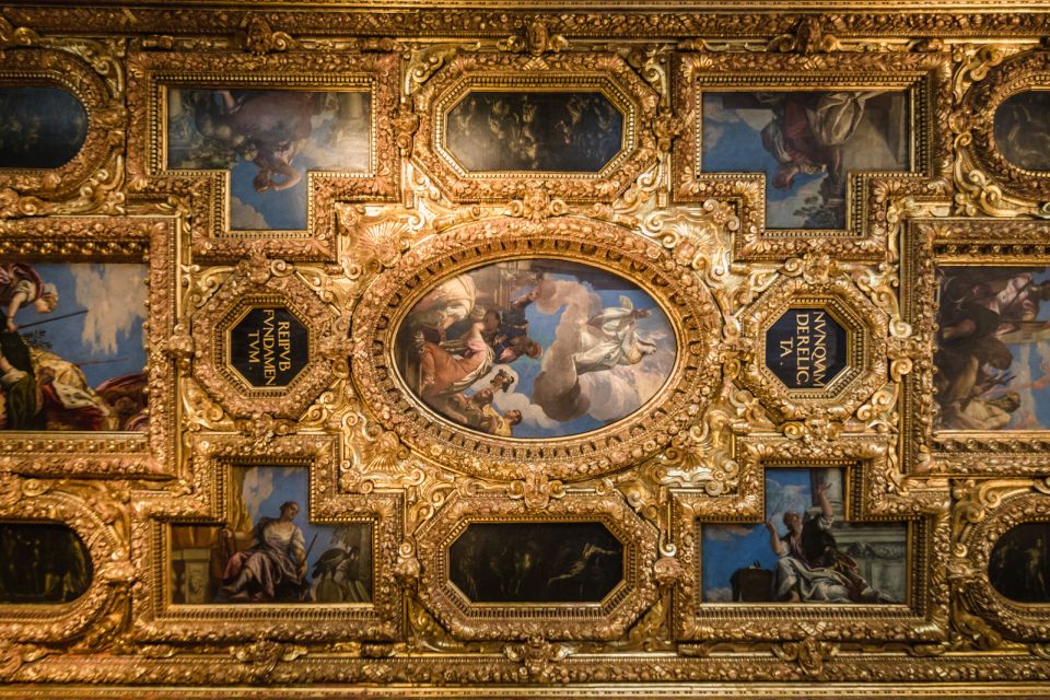 Venice: Doge's Palace Skip-the-Line Ticket with Guidebook - History Gallery VR: St. Mark’s Square Rebuilt in Front of You