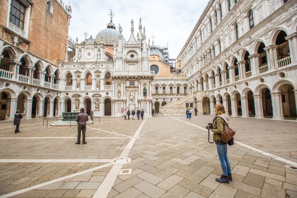 Venice: Doge's Palace Skip-the-Line Tour with Prisons - What to look for in the art: Tintoretto, Titian, Veronese, Bellini